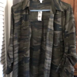 Express button shirt camo print